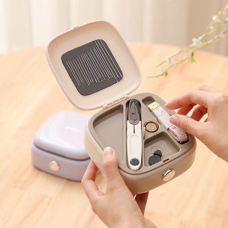 Square Circle Magnetic Needle and Thread Case