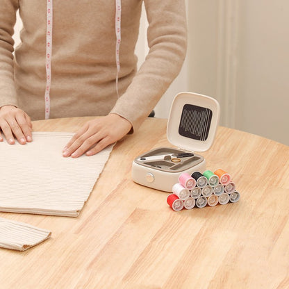 Square Circle Magnetic Needle and Thread Case
